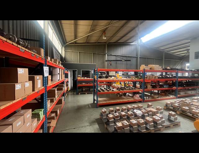 820M² WAREHOUSE TO LET IN SPARTAN